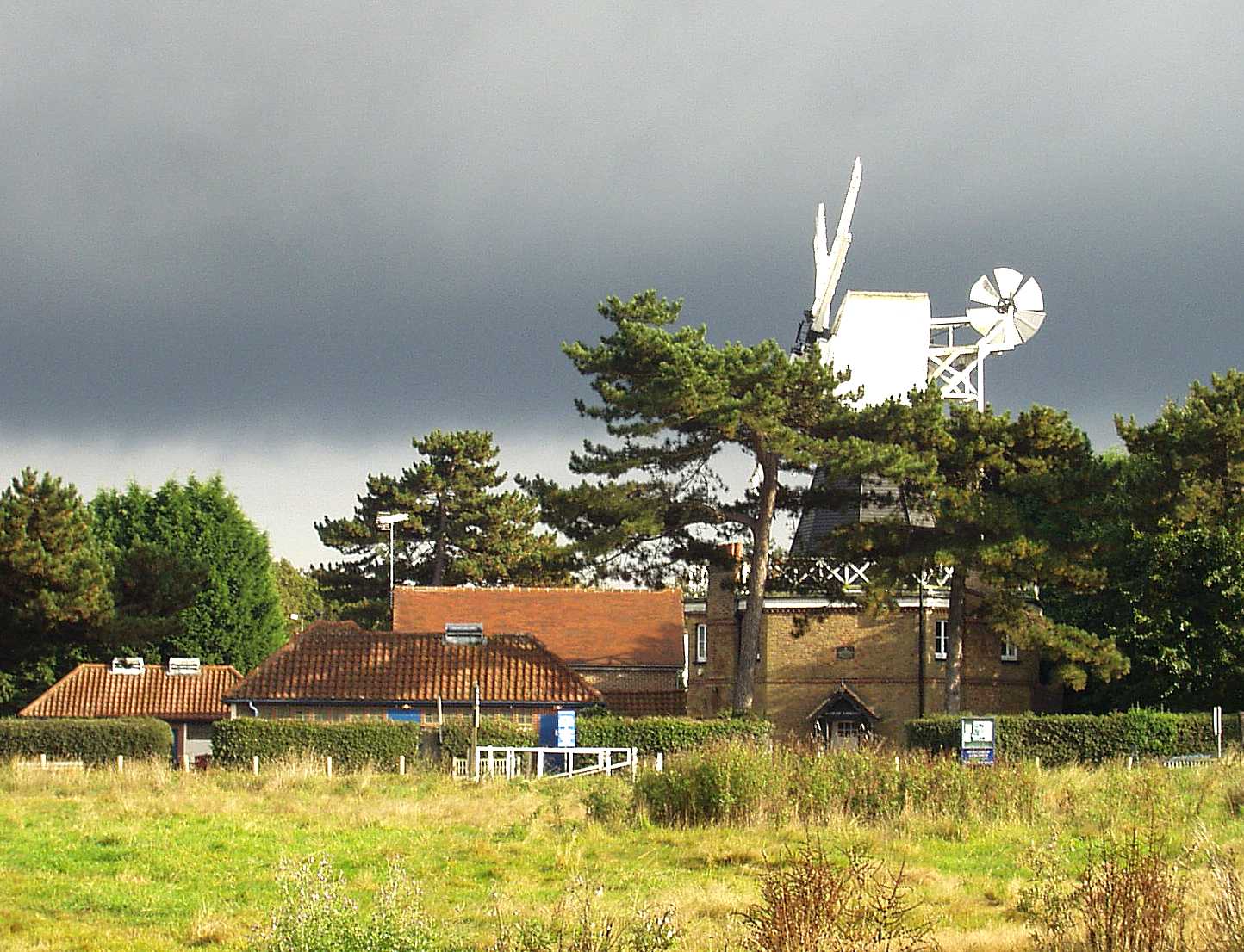 Boy Scouts, Beavers, Scout Leaders, Venture Scouts, Explorer Scouts, Girl
Guides, Brownies and Girl Scouts should visit Wimbledon Common Windmill because
of its connections with Lord Baden Powell