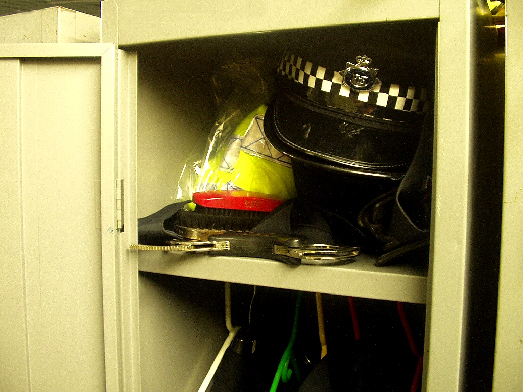 Free Wallpaper - Police Locker and Kit bag like in TV's CSI Miami or Las Vegas