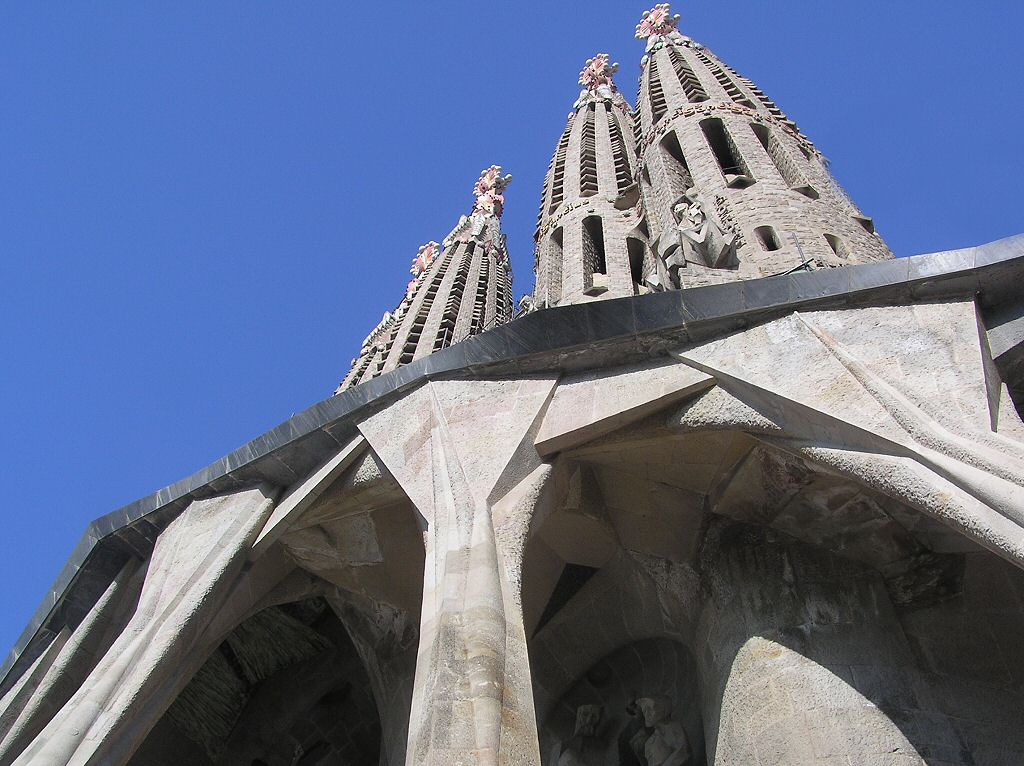 Barcelona and Gaudi Ideal Spanish
      vacational city break, cheap flights to spain, cheap accomodation, hotels and villas