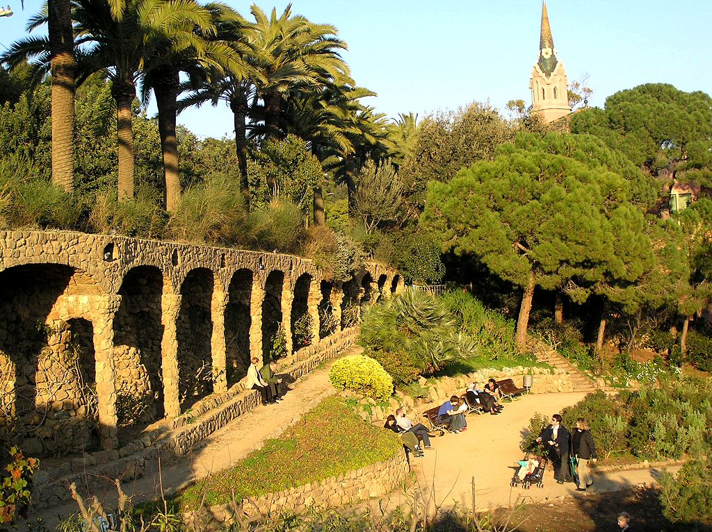 Barcelona and Gaudi Ideal Spanish
      vacational city break, cheap flights to spain, cheap accomodation, hotels and villas