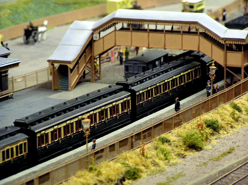 Free Model Railway Steam, Diesel &amp; Electric train set Photographic 